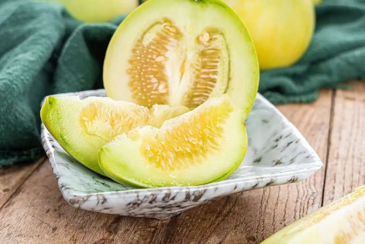 702